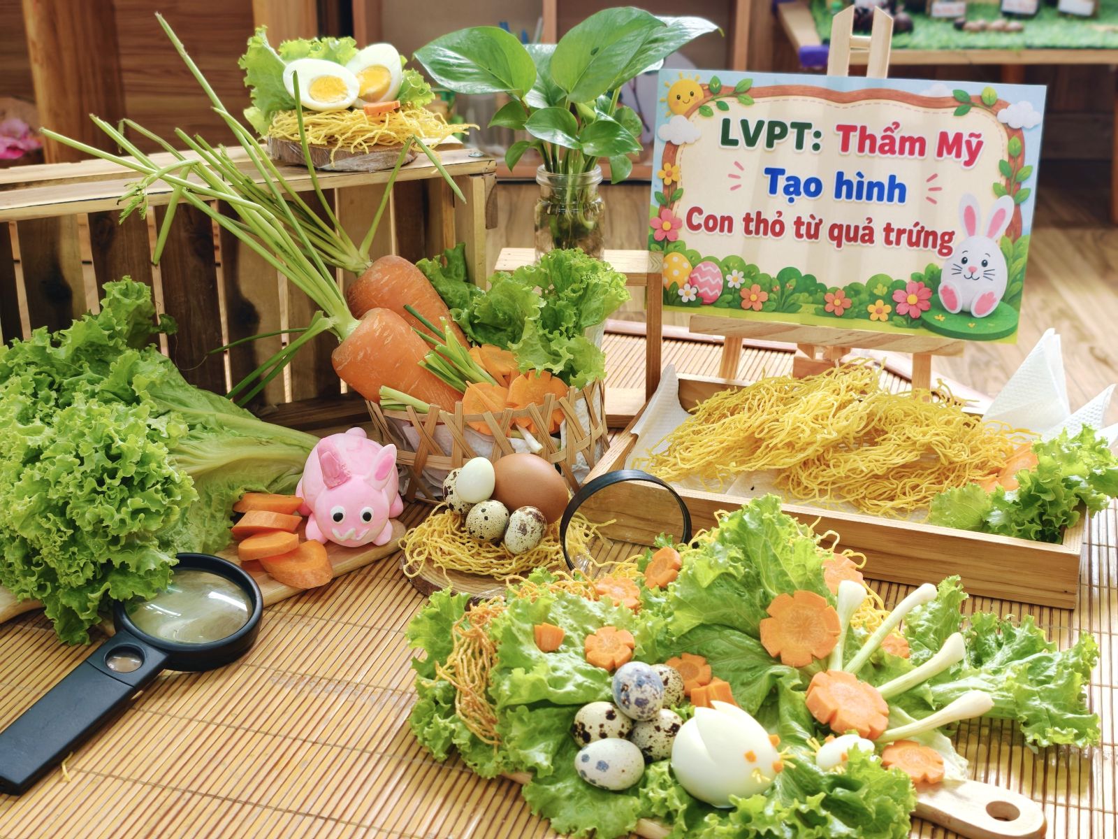 Trẻ khám phá trong giờ học tại SIK