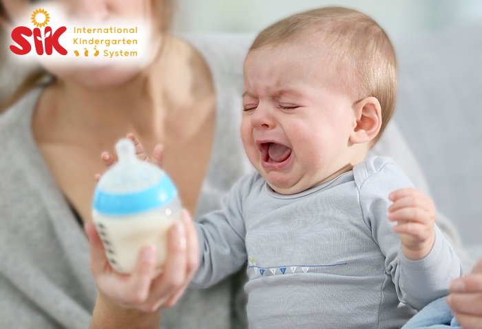 Ba mẹ phải làm gì khi bé bị dị ứng đạm sữa bò?