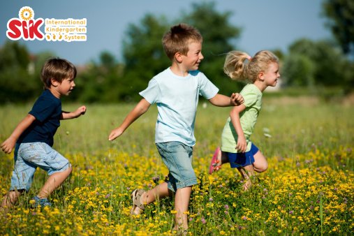 Chăm sóc trẻ ngày nắng nóng